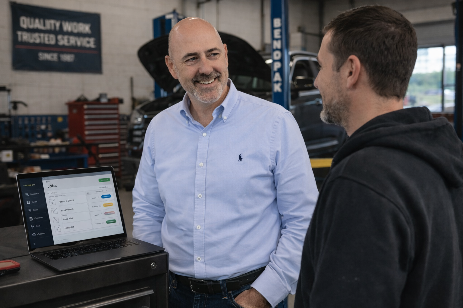 A member of the Simplifi Solutions team talking with a customer